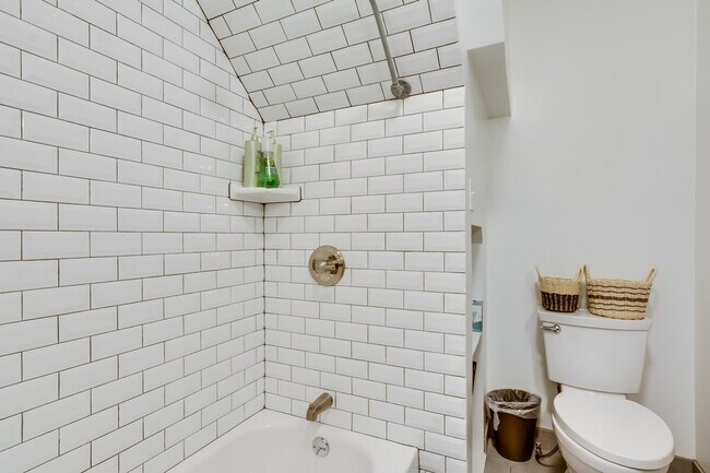 Building Photo - 1519 W Superior St