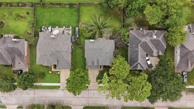 Building Photo - 2413 Piney Woods Dr