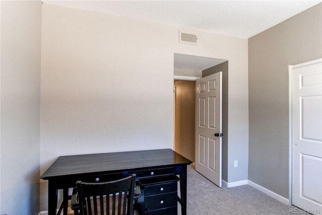 Building Photo - LOCATION LOCATION!! 2-bed 2-bath condo loc...