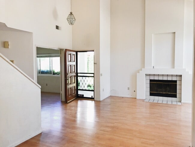 Building Photo - 3 Bed, 2.5 Bath Two-Story Home in Rancho Penasquitos!