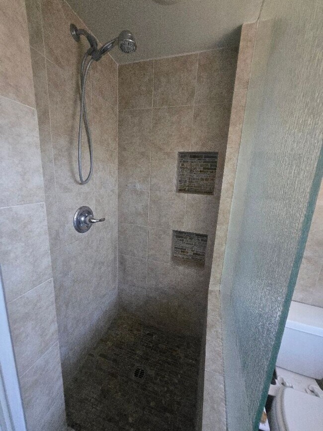 Building Photo - 540 S Mountain View Dr
