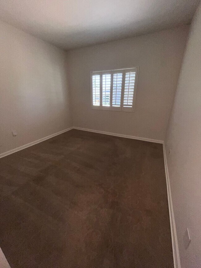Building Photo - NICE HOME IN ORANGEVALE!!