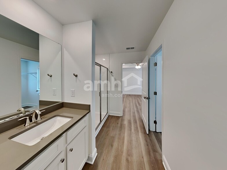 Building Photo - 1043 Highland Walk