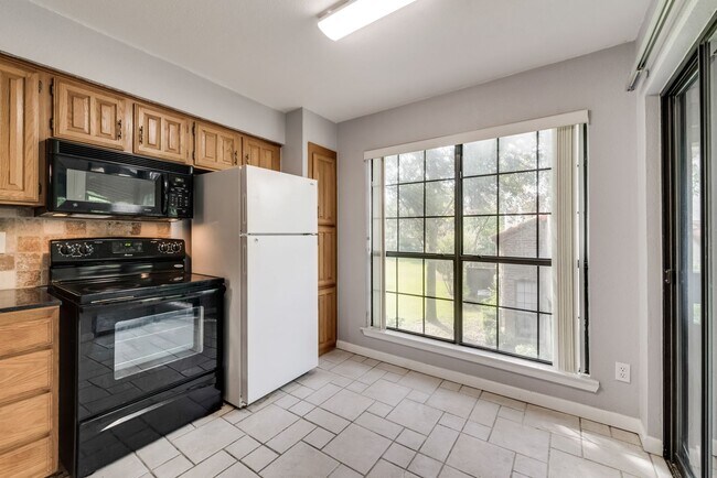 Building Photo - Spacious 2nd floor corner unit in Richardson