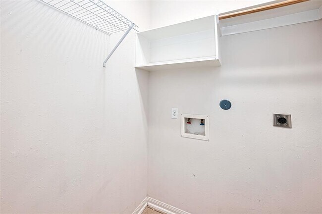 Building Photo - 24730 Blane Dr