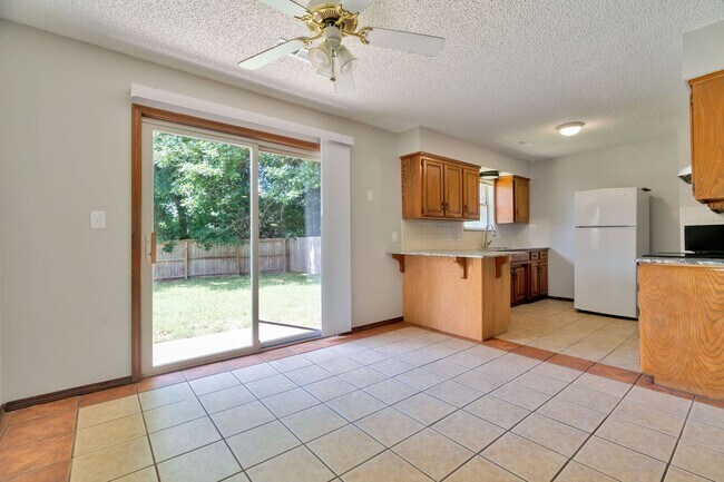 Building Photo - 4502 Garden Center Dr