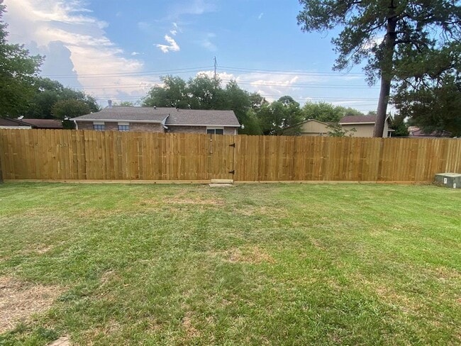 Building Photo - 14511 Flair Dr