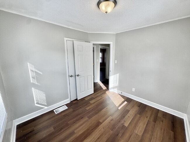 Building Photo - 2071 Hubert Ave