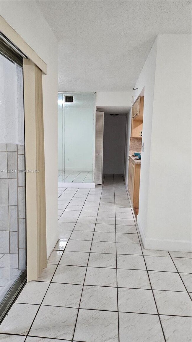 Building Photo - 10641 SW 108th Ave