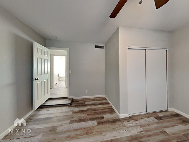 Building Photo - 2009 W Newcastle Cir