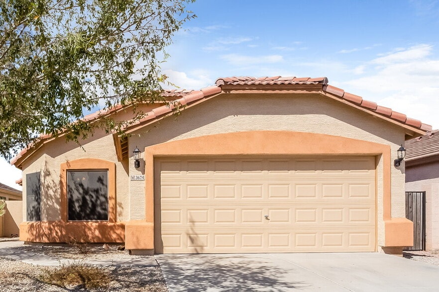 Primary Photo - 3674 W Yellow Peak Dr