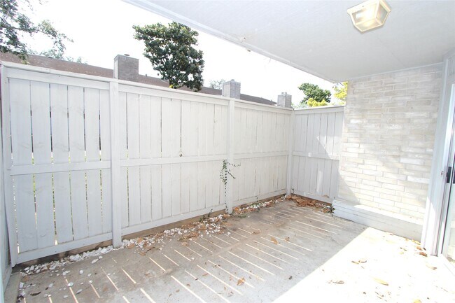 Building Photo - 10639 Braes Bend Dr