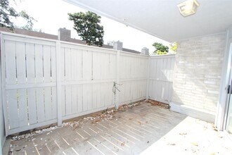 Building Photo - 10639 Braes Bend Dr