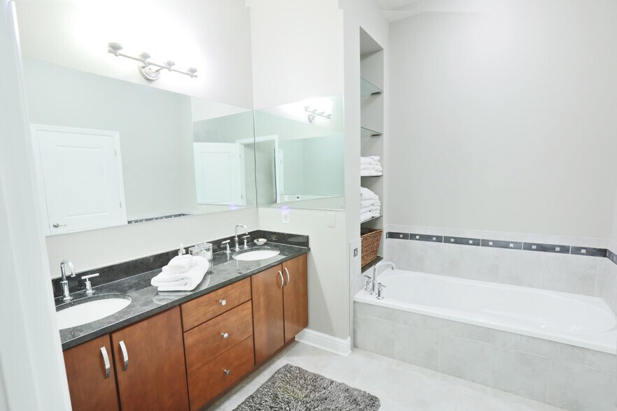 Building Photo - 941 Penn Ave