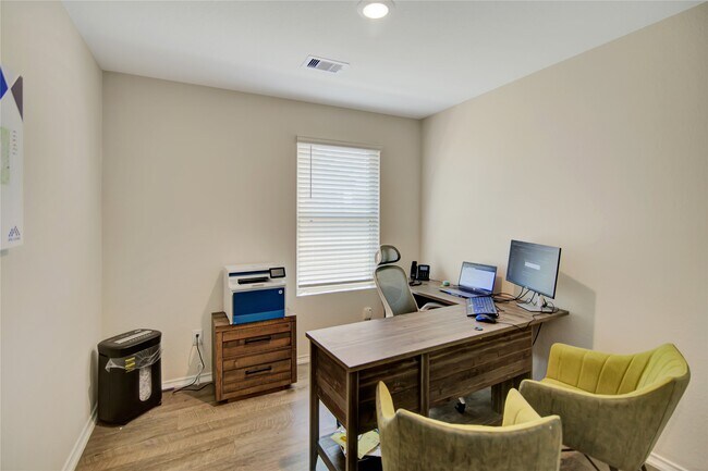 Building Photo - 14032 Amelia Dr
