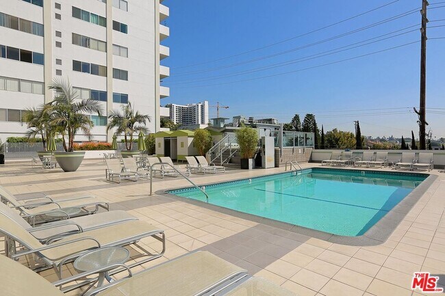 Building Photo - 1155 N La Cienega Blvd