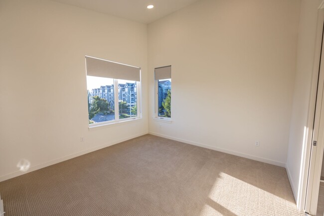 Building Photo - Riverside Townhomes - Waterfront Living in...