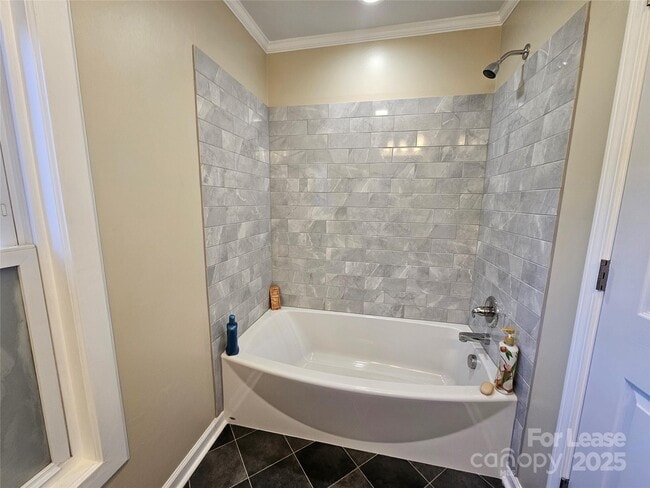 Building Photo - 208 W Main St