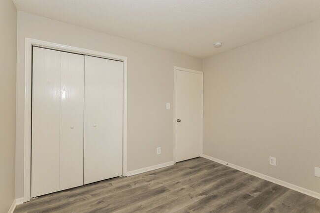 Building Photo - 4038 Knollwood Ave