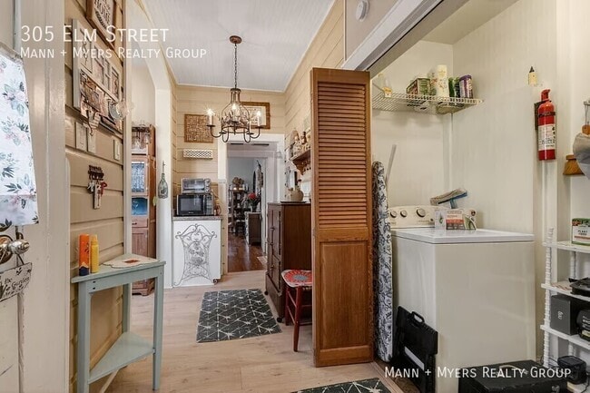 Building Photo - 305 Elm St