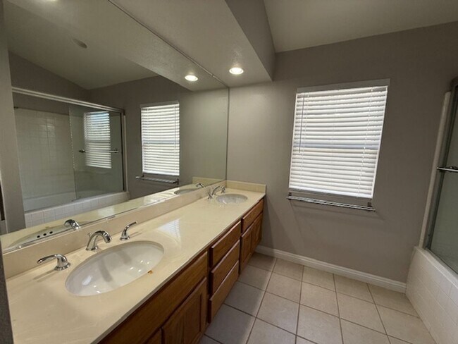 Building Photo - Spectacular view home in Anaheim Hills