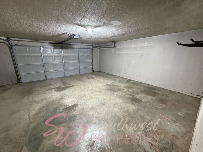 Building Photo - Spacious 3-Bedroom Home in an Established Neighborhood