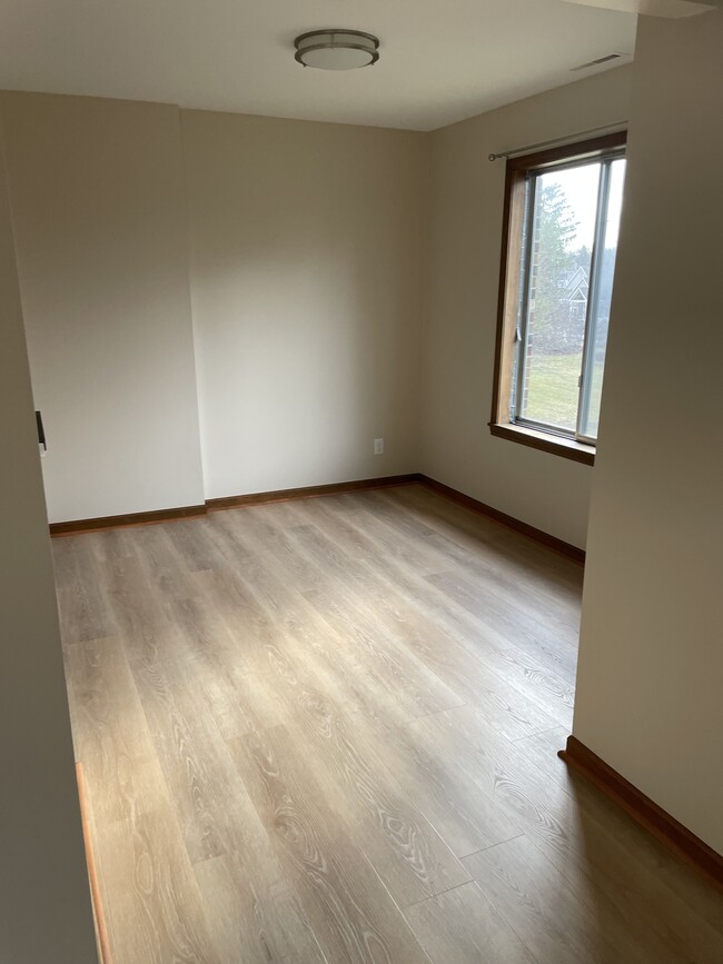 Dining room - 515 W Highland Rd