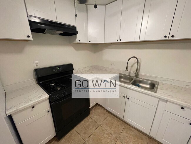 Primary Photo - 608 N Drew St E