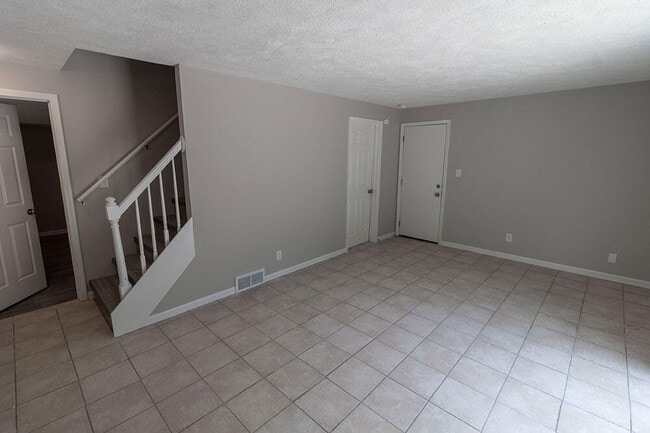 Building Photo - 1321 S Roseta Ave