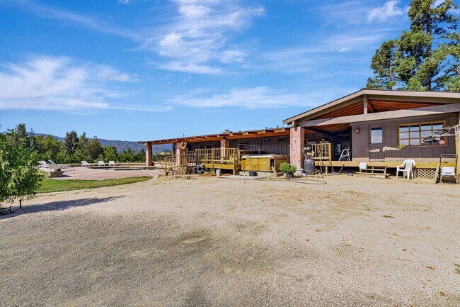 Building Photo - 9270 Linda Vista Ln
