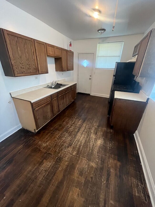 Building Photo - 7346 S Phillips Ave