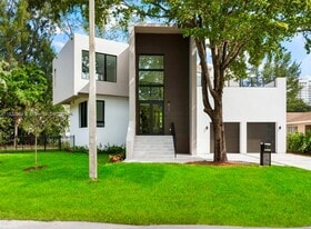 Building Photo - 1003 NE Little River Dr
