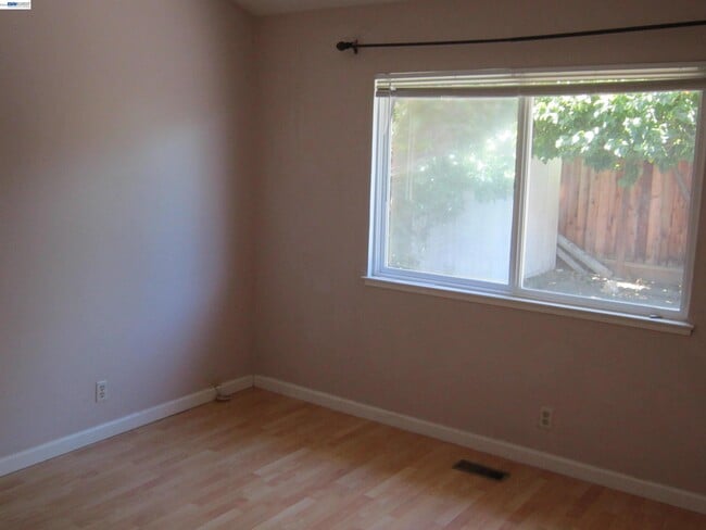Building Photo - 32215 Glenbrook St