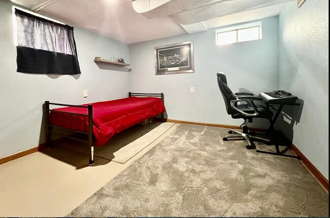 Building Photo - 1915 Highview Ct