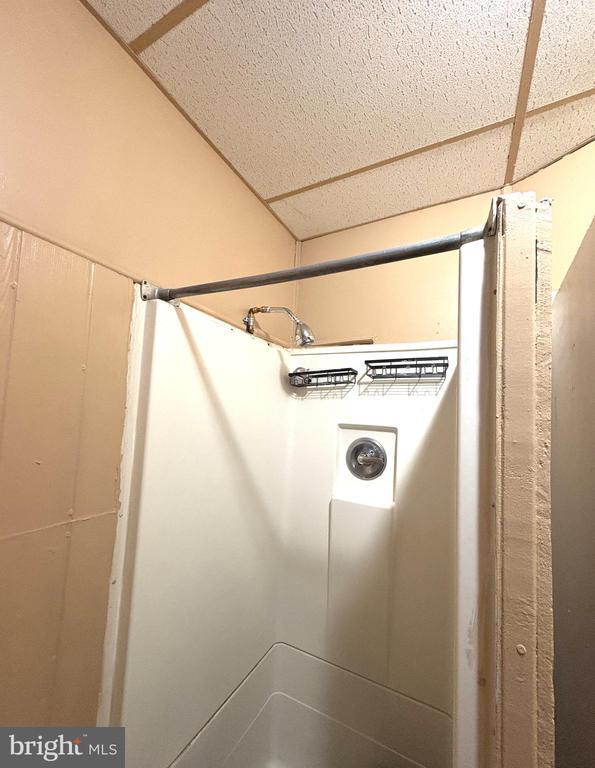 Building Photo - 3412 N Front St