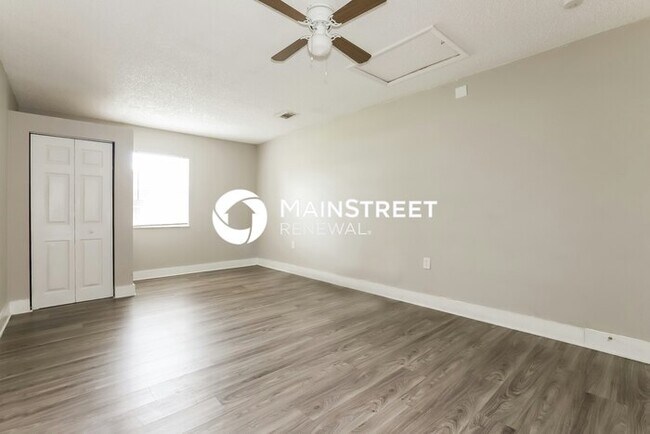 Building Photo - 4 Bedroom Pet-Friendly Home in Lakeland, FL with Main Street Renewal