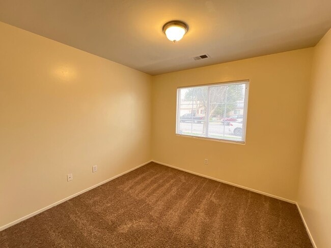 Building Photo - Southwest Bakersfield