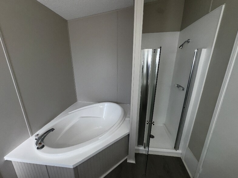 Building Photo - 122 Fox Meadow Dr