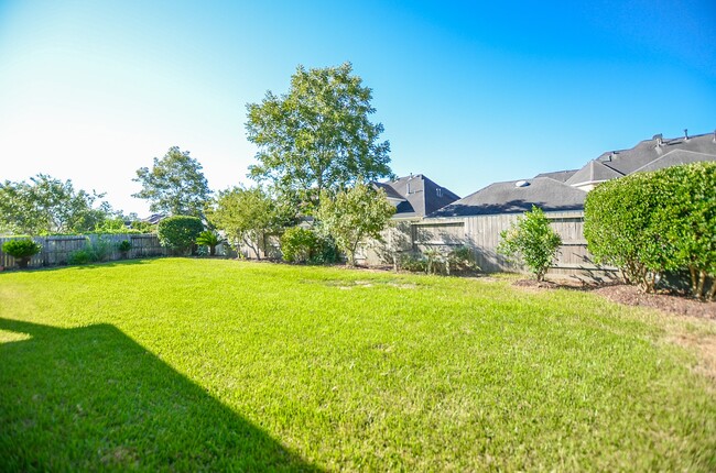 Building Photo - 4315 Village Forest Dr