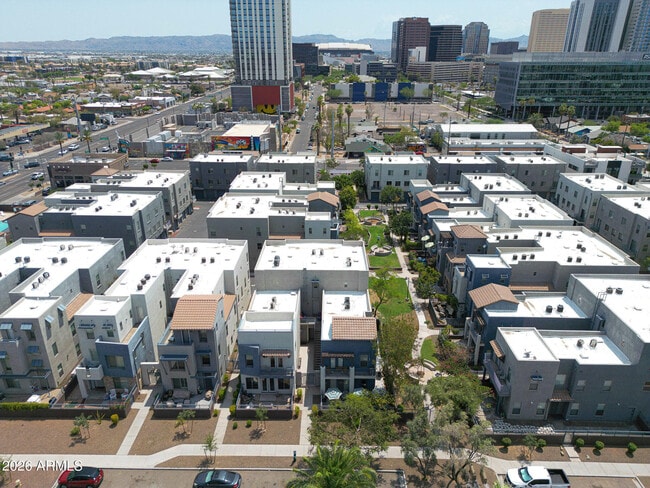 Building Photo - 615 E Portland St