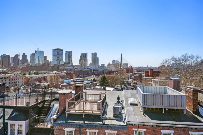 Building Photo - 28 Chestnut St