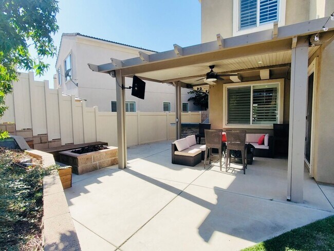 Building Photo - Beautiful Newer Construction Home in Chapm...