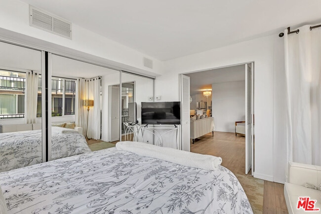 Building Photo - 9950 Durant Dr