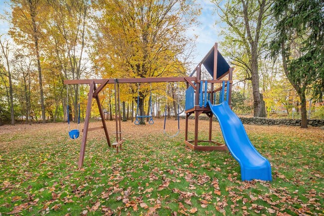 Building Photo - 64 Montebello Rd