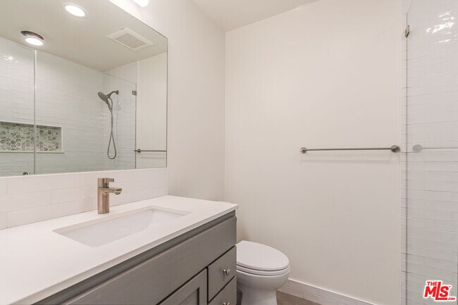 Building Photo - 2308 The Strand