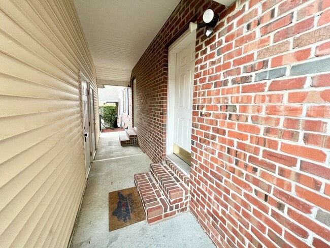 Building Photo - Spacious 2 Bed Condo!