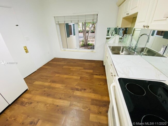 Building Photo - 800 Andalusia Ave