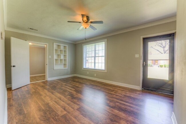 Building Photo - Charming 3-Bedroom Home with Hardwood Floo...