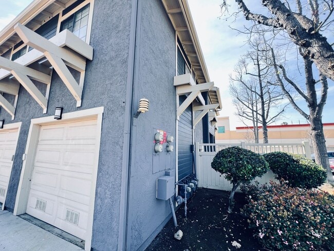 Building Photo - Santee 2 Bedroom Tamberly Townhouse for Rent