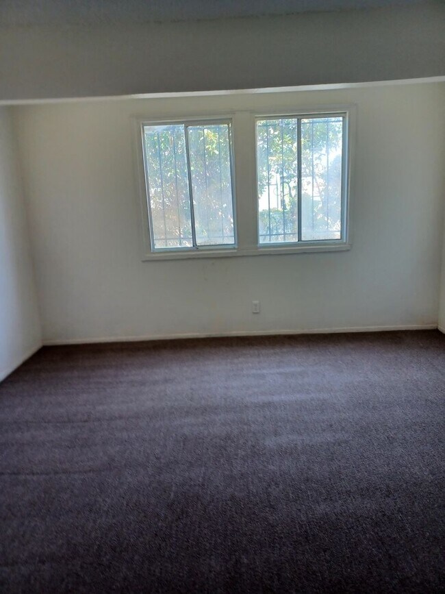 Interior Photo - 11418 S. New Hampshire Ave